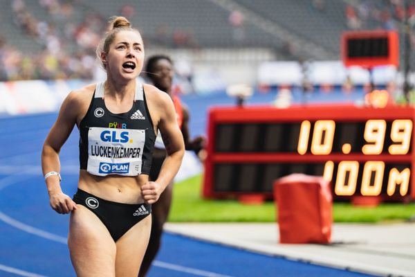 Gina Lueckenkemper (SCC Berlin) gewinnt die 100m in unter 11 Sekunden (10,99 sec) waehrend der deutschen Leichtathletik-Meisterschaften im Olympiastadion am 25.06.2022 in Berlin